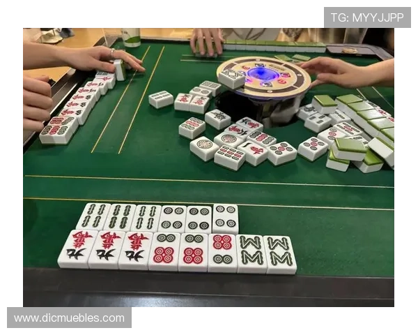 美女麻将真人馆经典版下载无需繁琐注册快速进入游戏享受真人对战带来的真实刺激体验